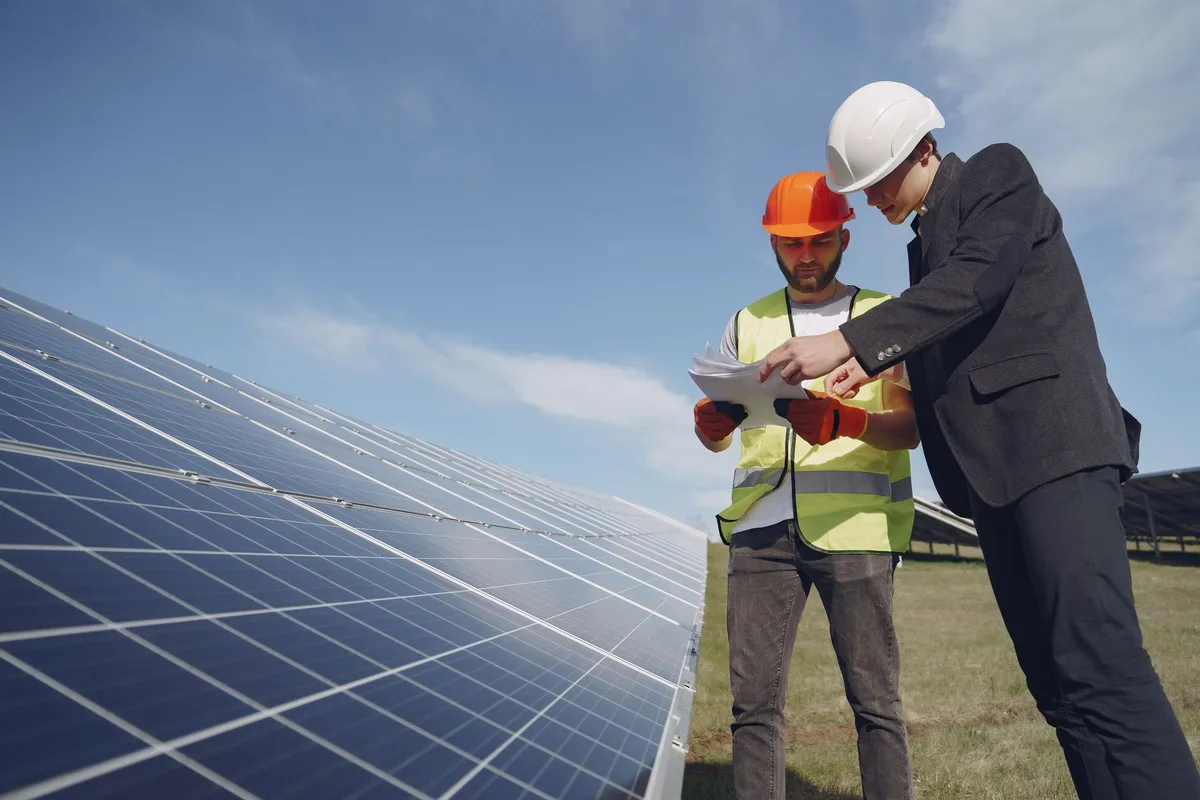 Vérification de la connexion d'un micro-onduleur sur panneau solaire