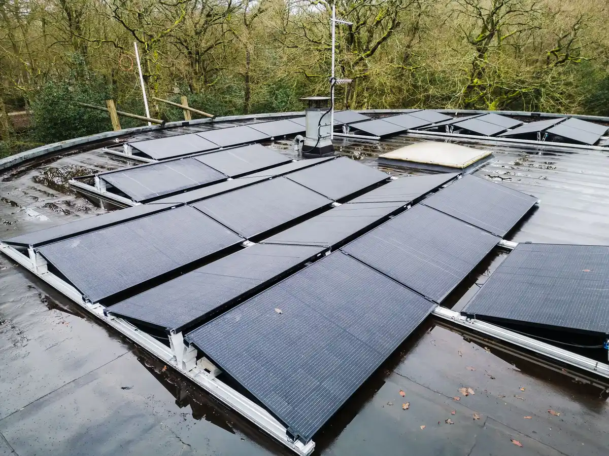 Système de lestage pour panneaux solaires sur toit plat