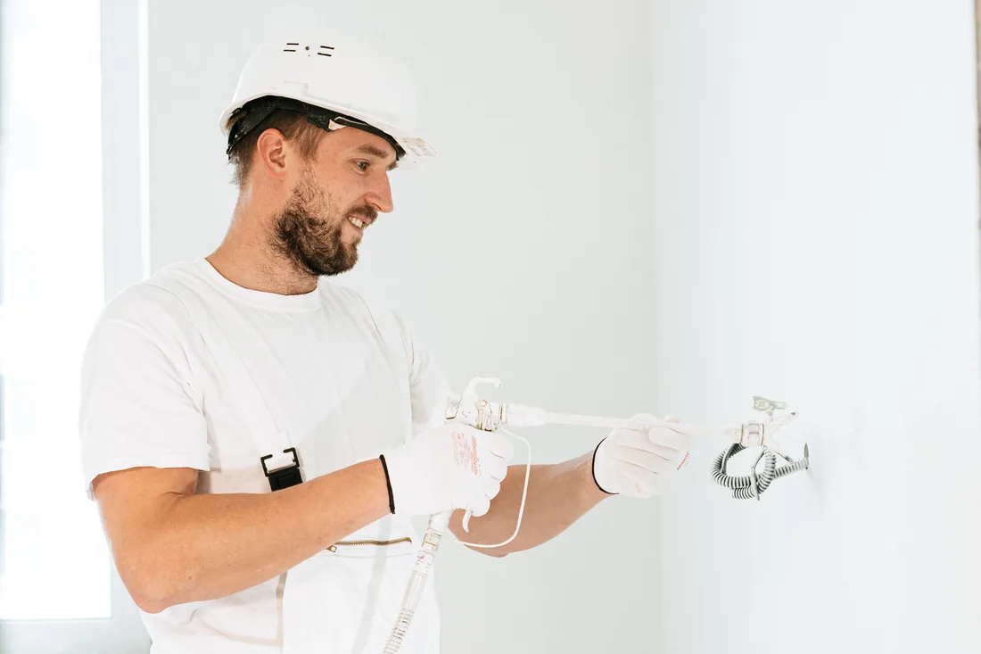 Contrôle d’une prise de cuisine avant branchement d’un micro-ondes