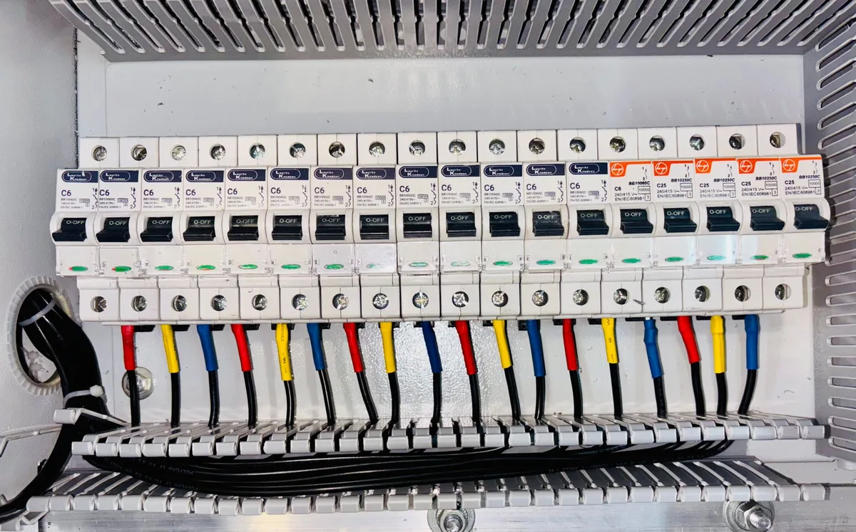 Montage coffret AC sur mur norme hauteur Enedis