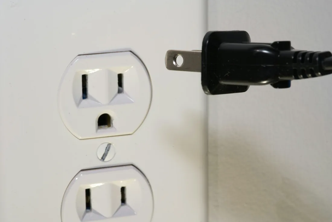 Contrôle de prise électrique après court-circuit domestique