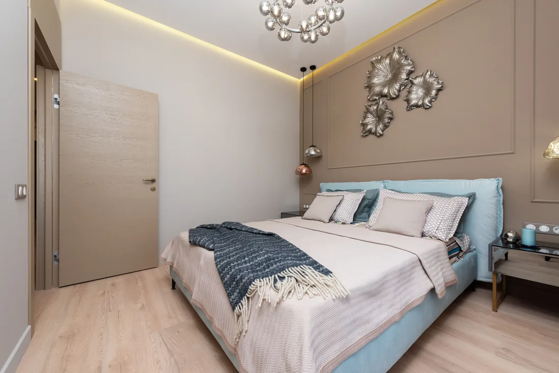 boîte DCL plafond dans une chambre avec point lumineux central