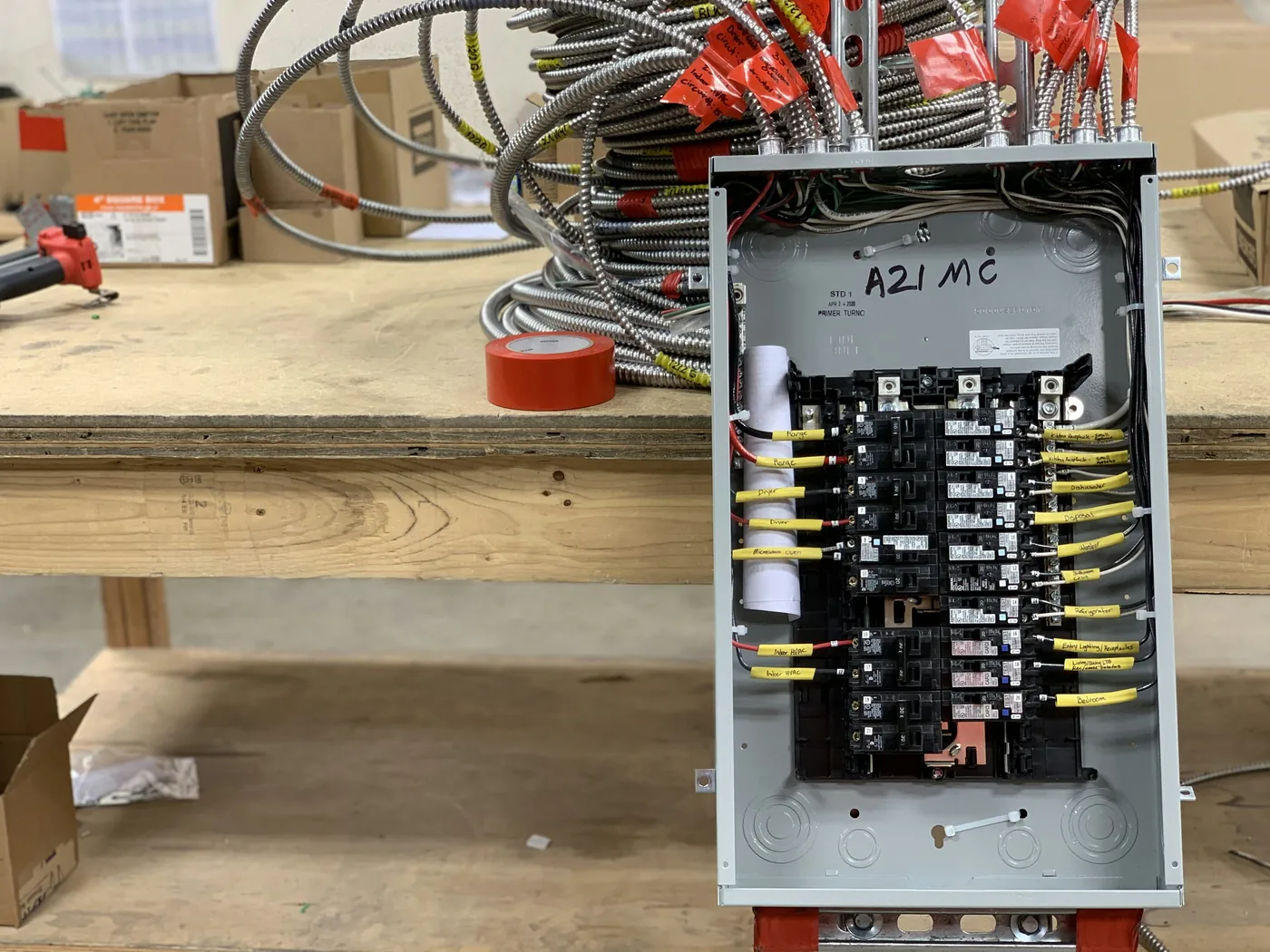Disjoncteur 2A dans un tableau électrique résidentiel