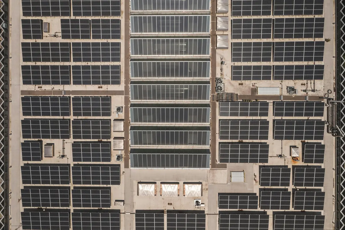 Modules photovoltaïques verticaux intégrés en façade