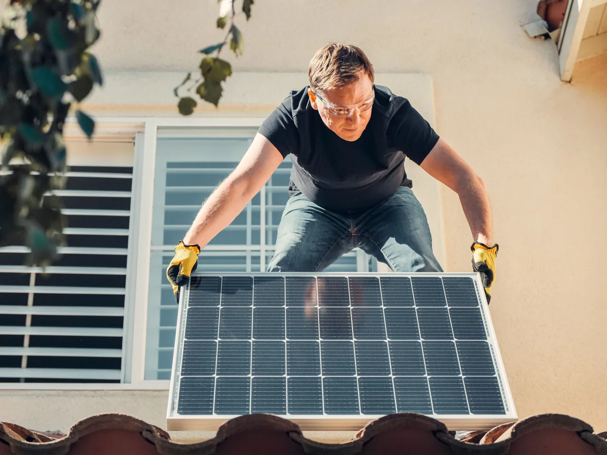 Installation solaire sur maison avec surface de façade