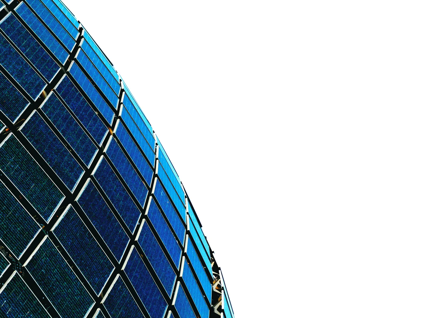 Panneau solaire transparent sur un bâtiment vitré de type BIPV