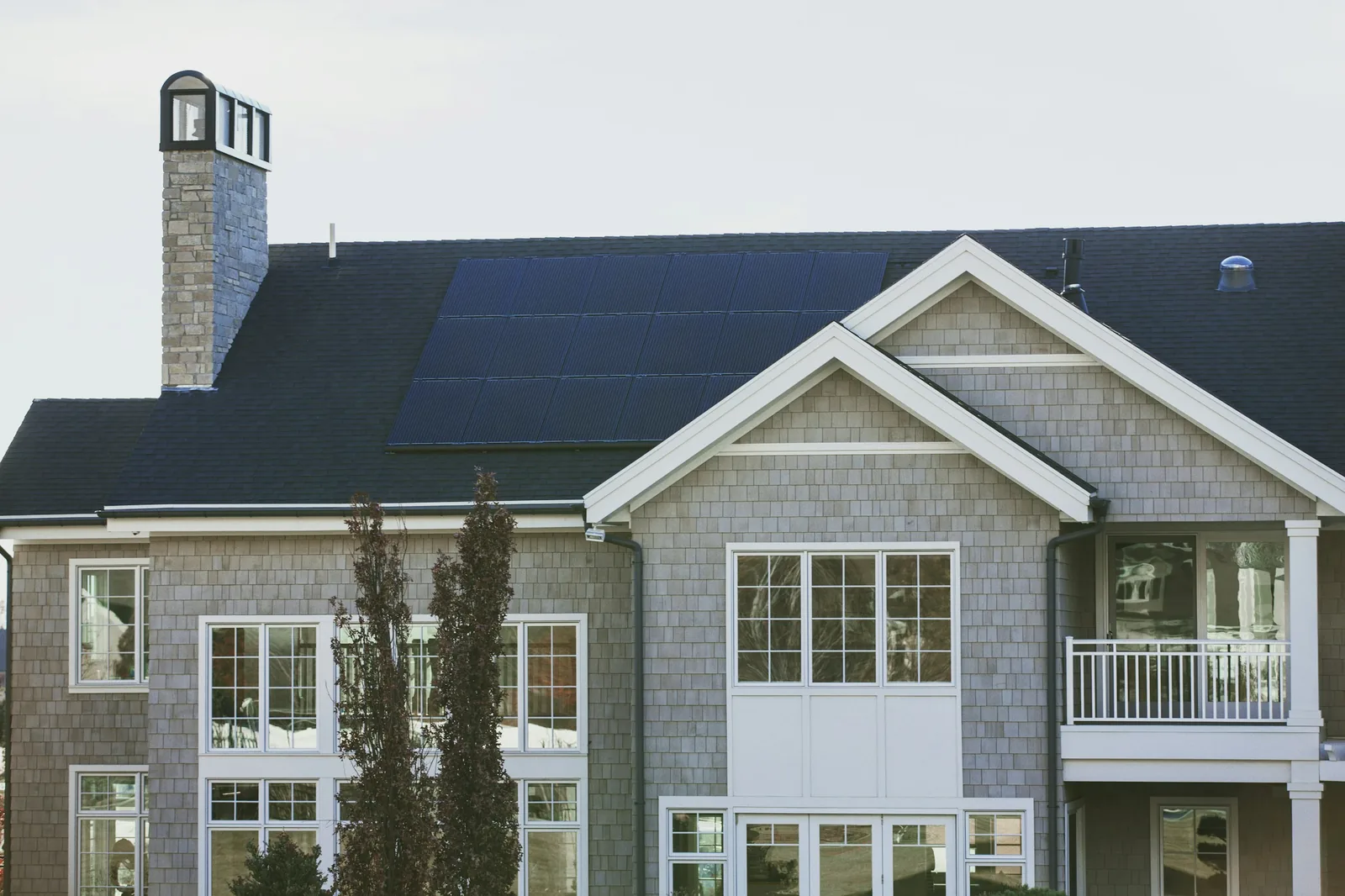 Installation de panneaux solaires résidentiels en toiture pour autoconsommation en 2026