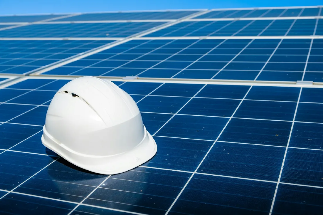 Garantie décennale panneaux solaires et vérification d’un devis