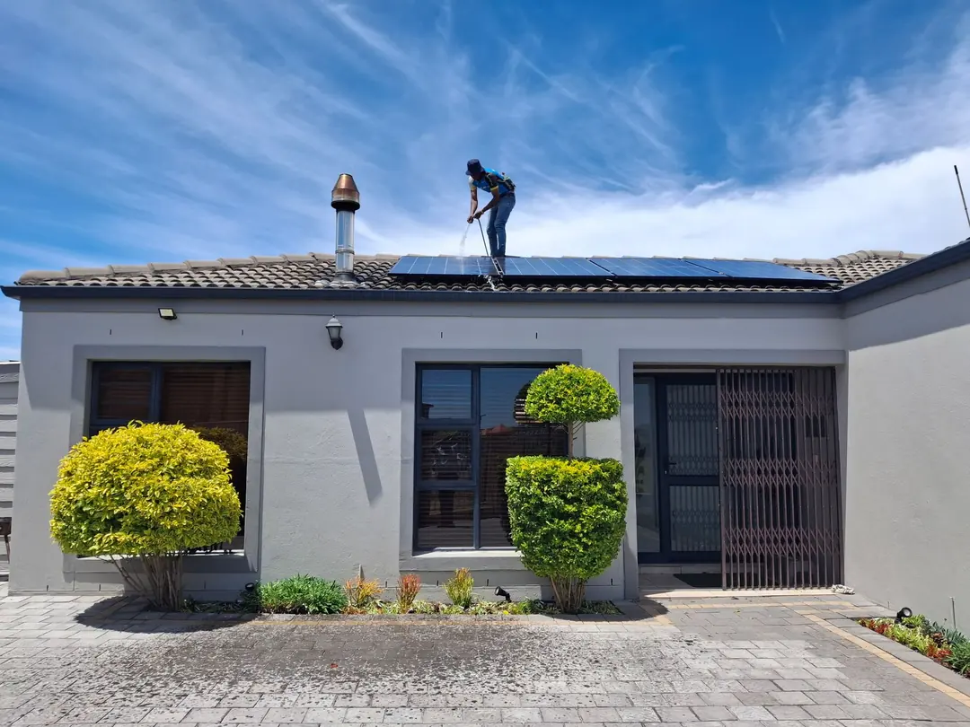 Contrôle technique d’une toiture bac acier avant pose solaire