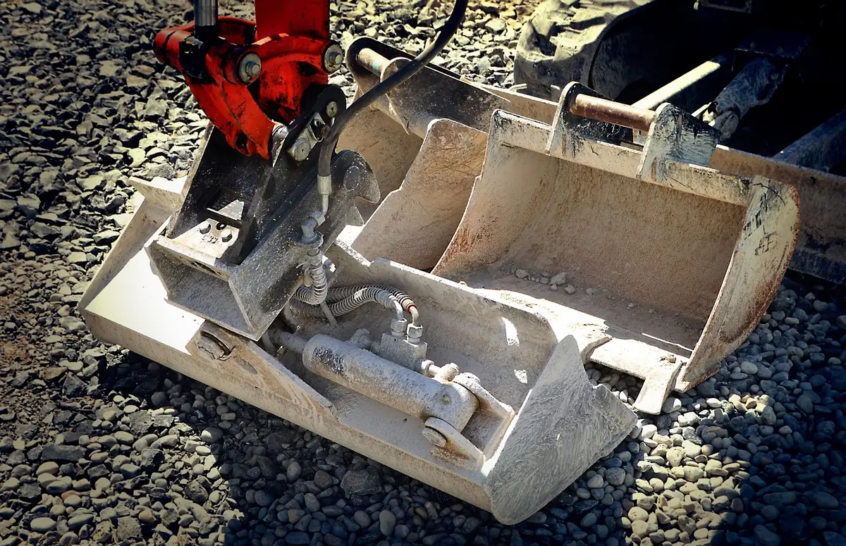 Travaux de fondation ou tranchée pour une prise de terre de maison