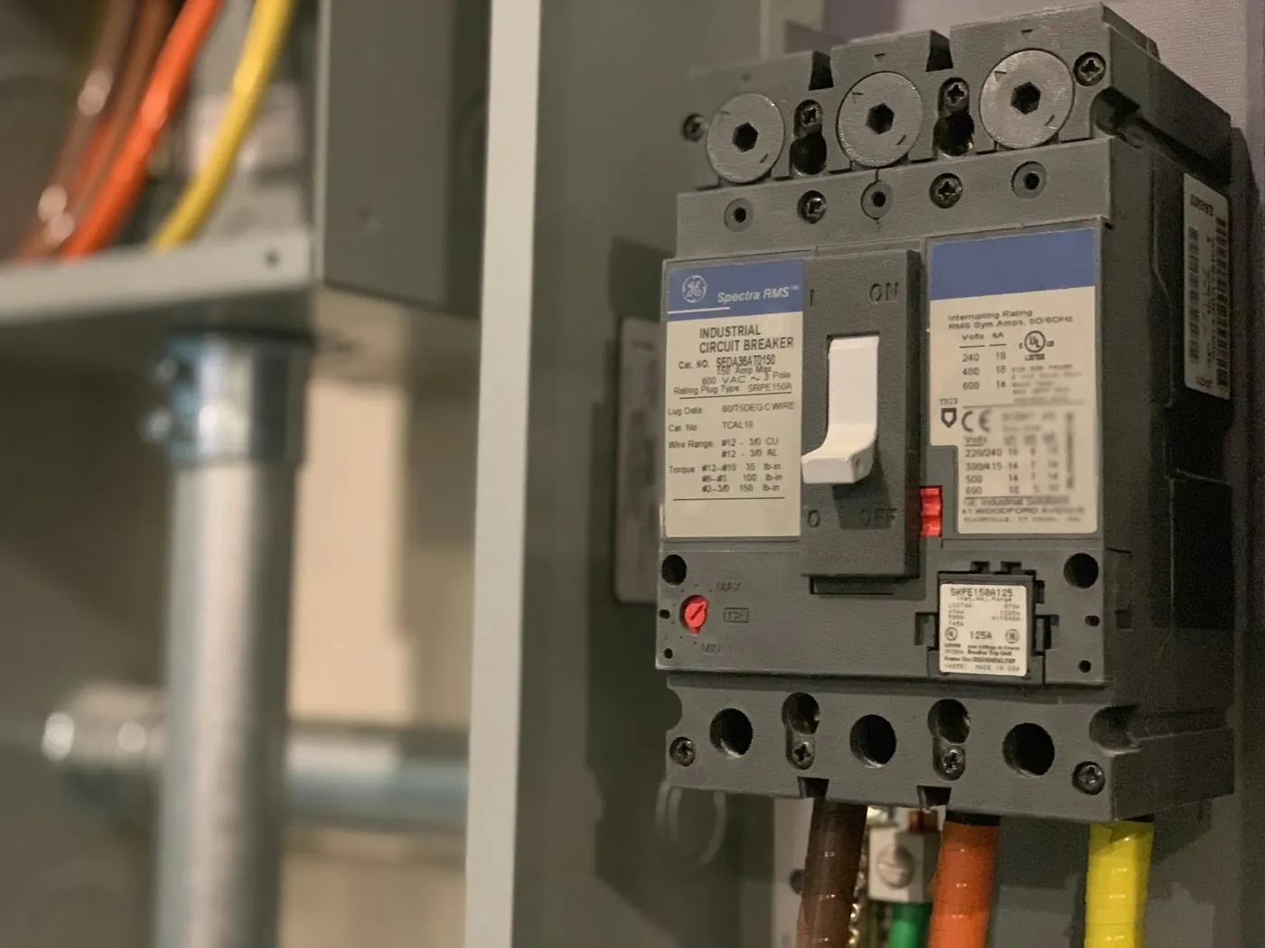 Interrupteur différentiel type F dans un tableau électrique résidentiel