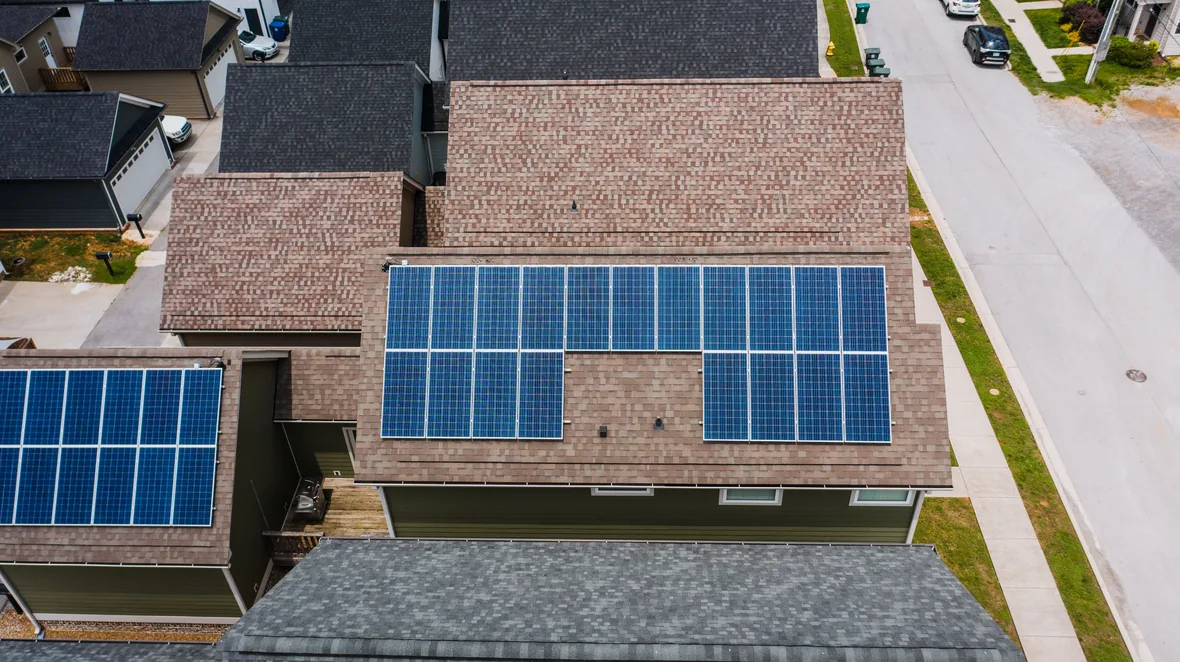 toiture solaire orientée est ou ouest sur une maison