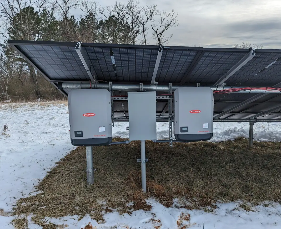 Raccordement d’un panneau solaire au sol vers la maison