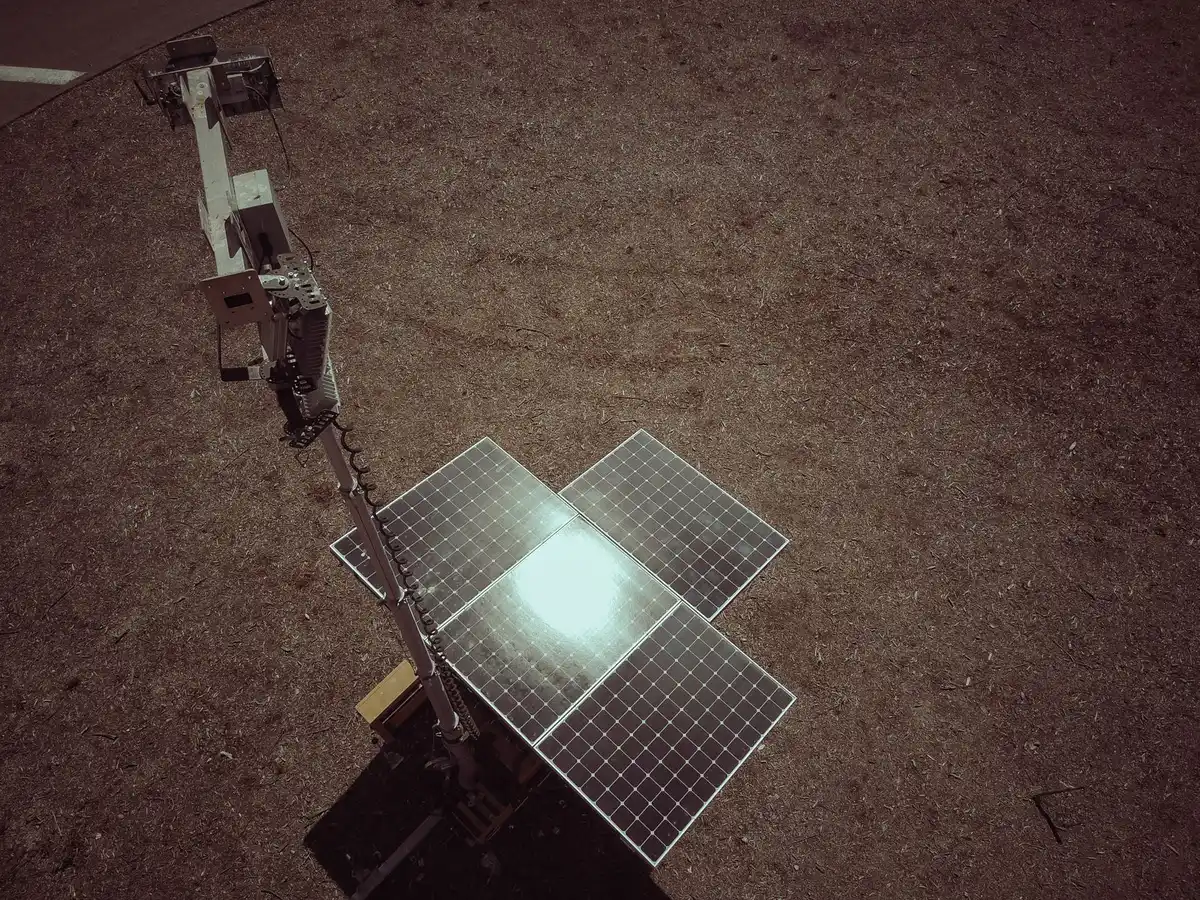 Schéma fonctionnement panneau bifacial lumière réfléchie albédo