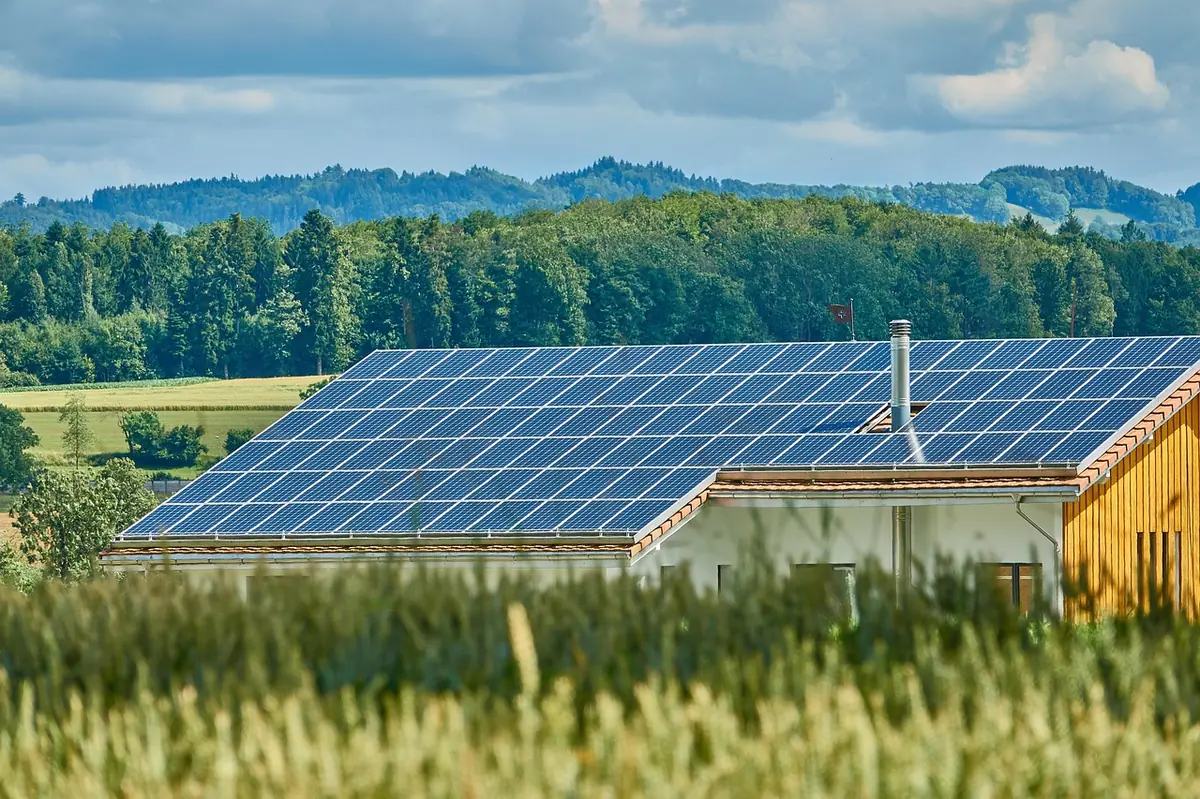 Comparatif TOPCon HJT bifacial pour panneaux photovoltaïques haut rendement