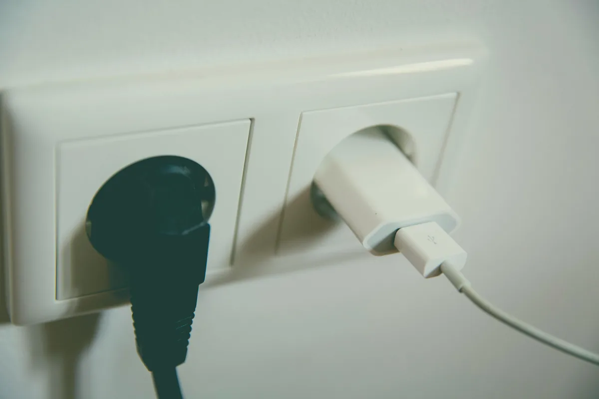 prise électrique ancienne à contrôler pour la sécurité