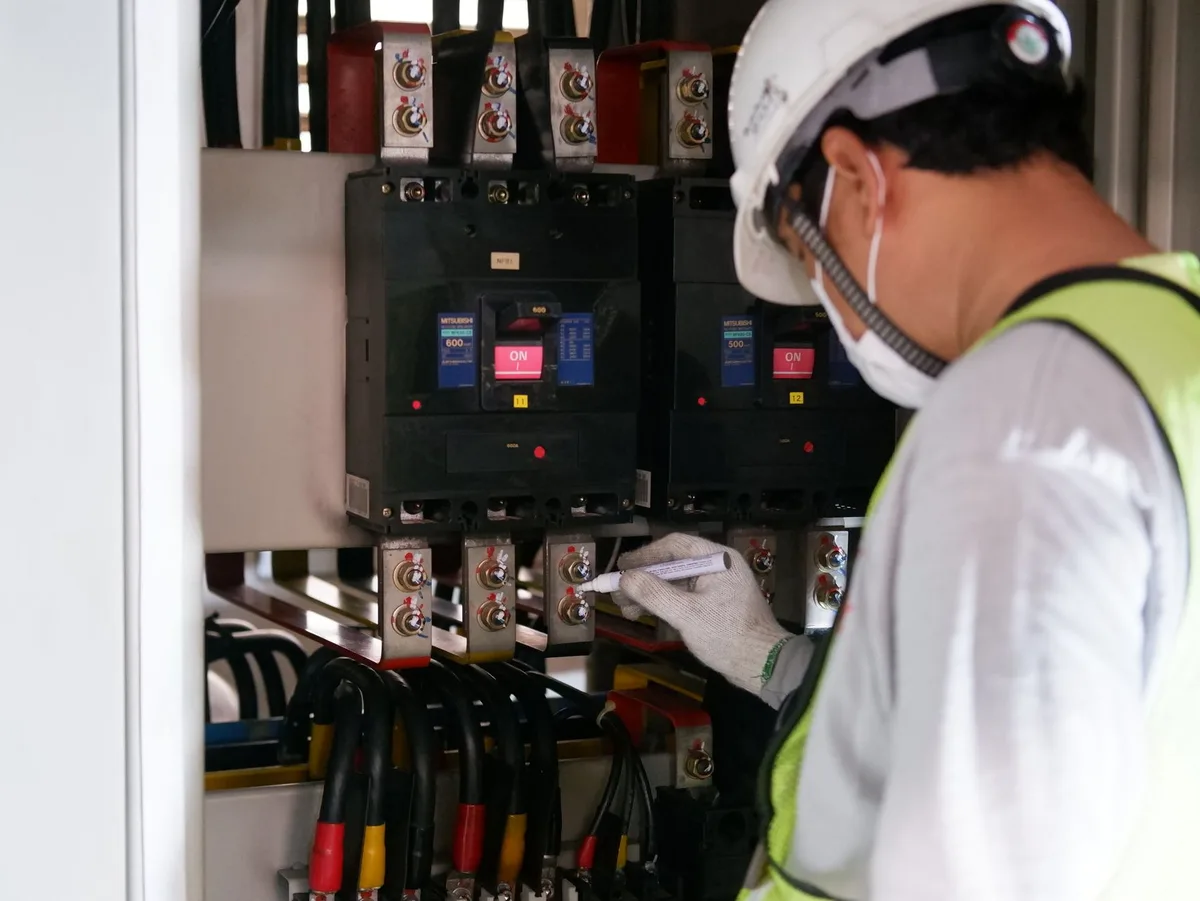 Disjoncteur de protection pour circuit chauffage triphasé