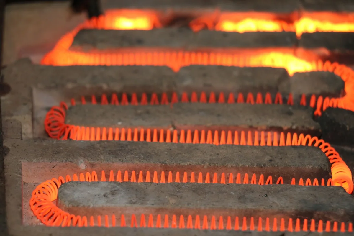 Radiateur électrique triphasé raccordé à un tableau industriel