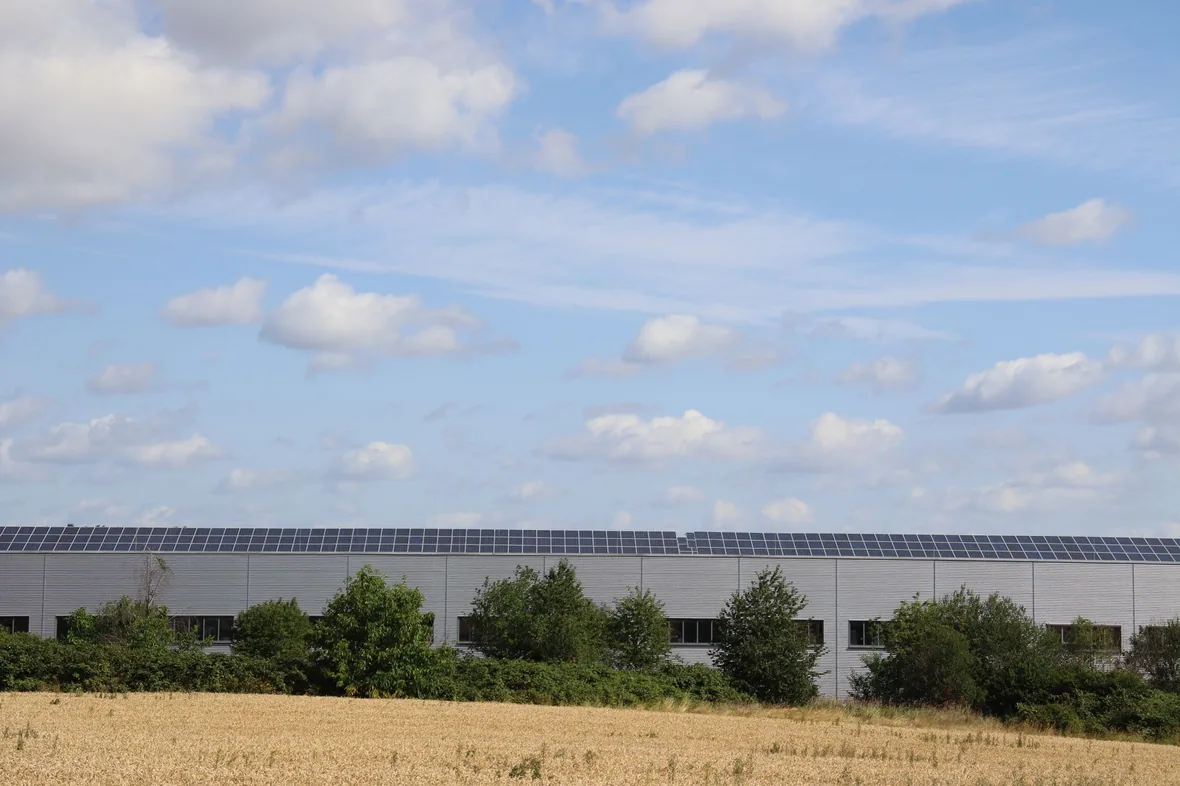 Stockage de panneaux usagés avant tri ou recyclage