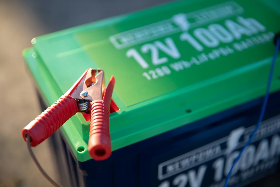 batterie 12V et coupure près batterie sur petite installation solaire