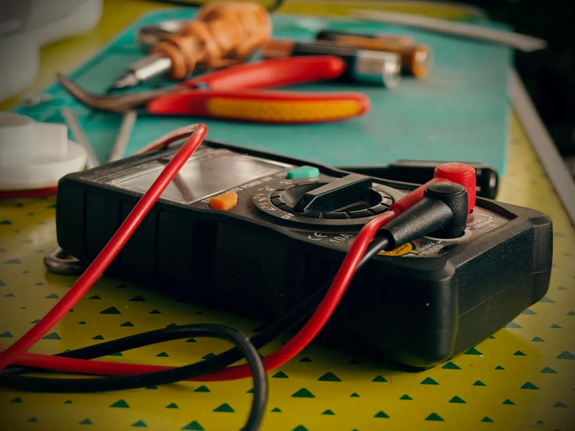mesure de tension pour vérifier une chute de tension 12V