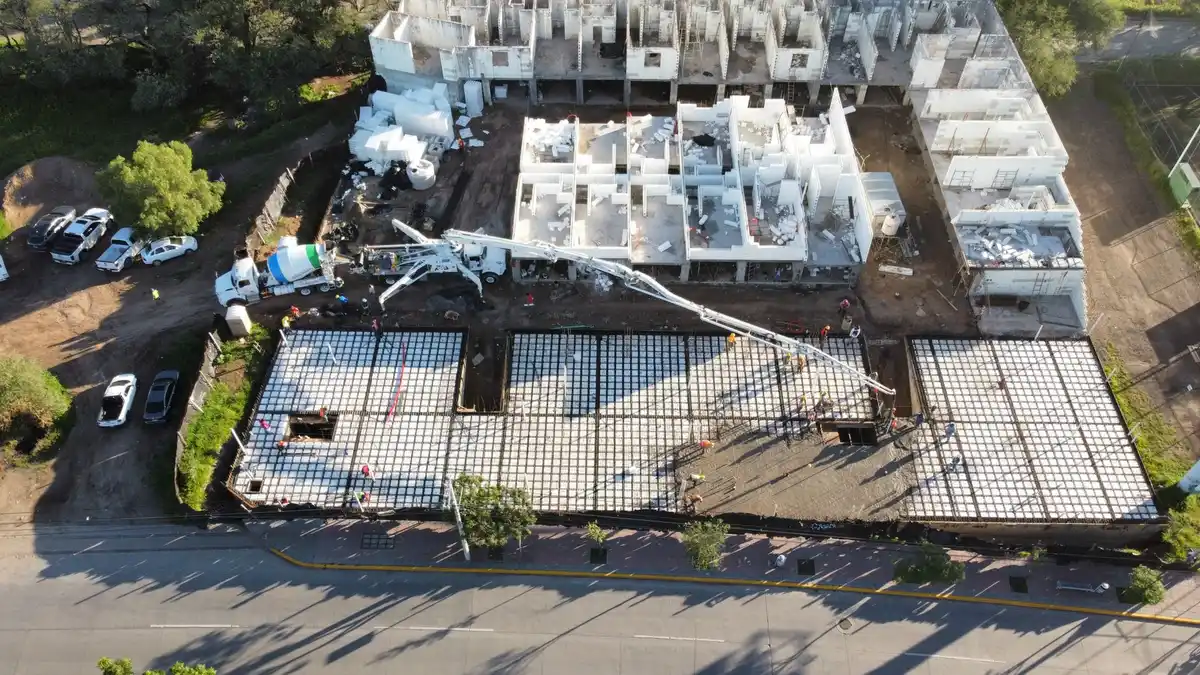 Ancrage béton et fondation pour support sol panneau solaire
