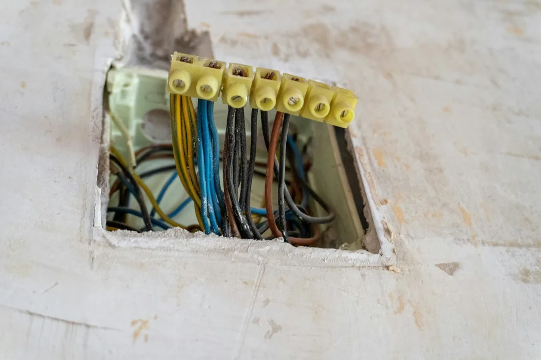Parafoudre et protections d’un tableau électrique résidentiel pour solaire