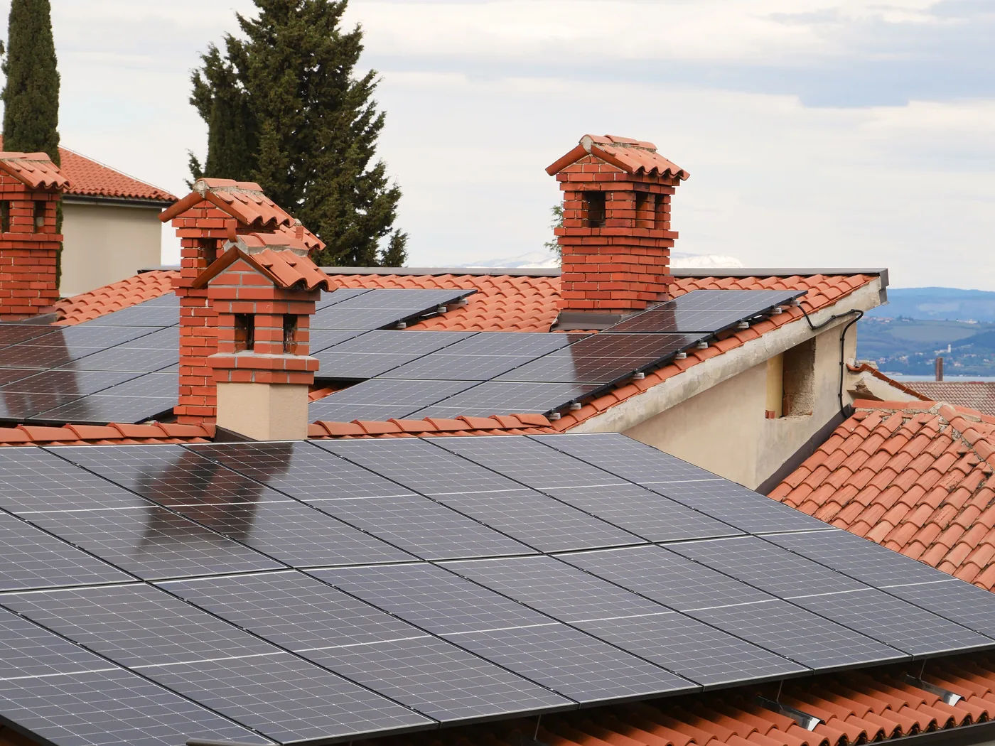 EDF Tempo et panneaux solaires sur une maison résidentielle